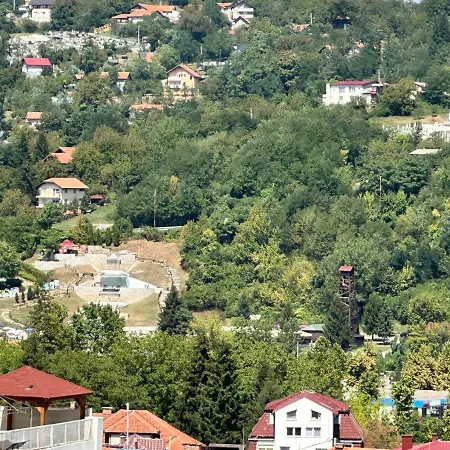 Titanik Διαμέρισμα Τούζλα